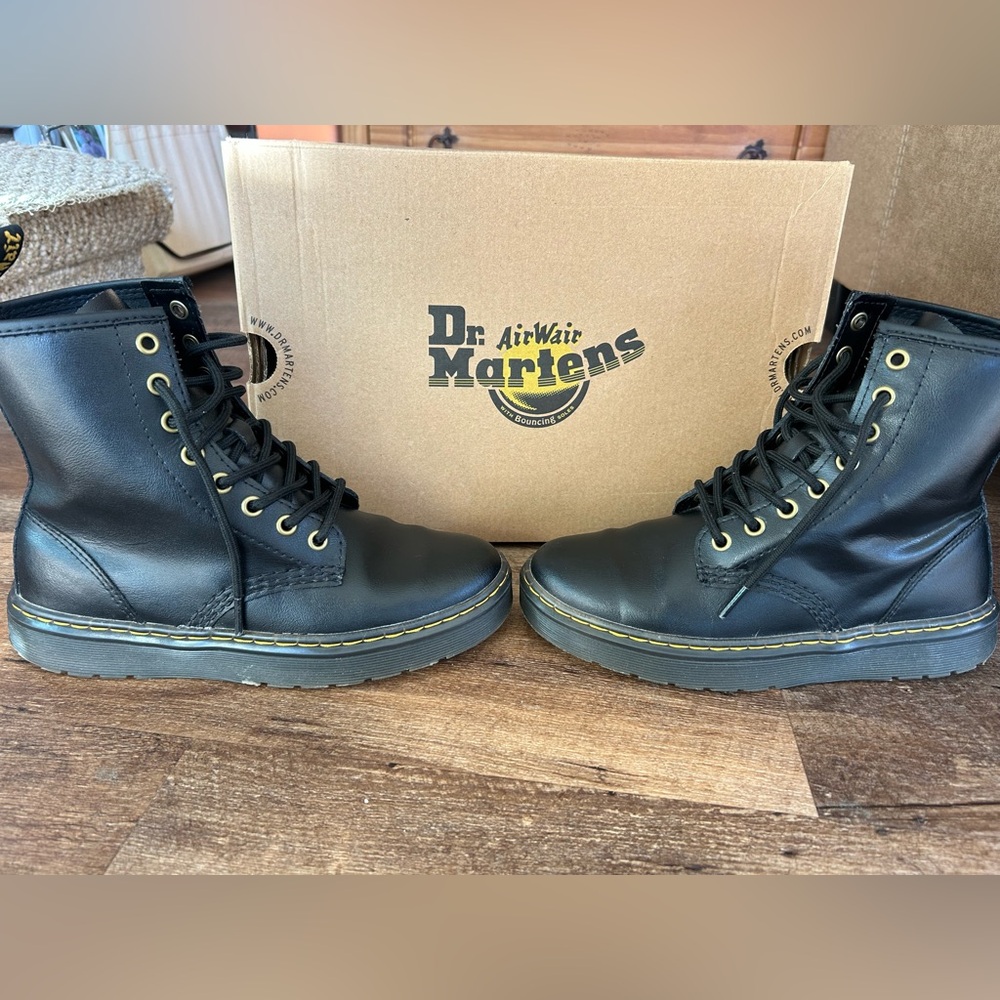 Dr. Martens Zavala black boot
